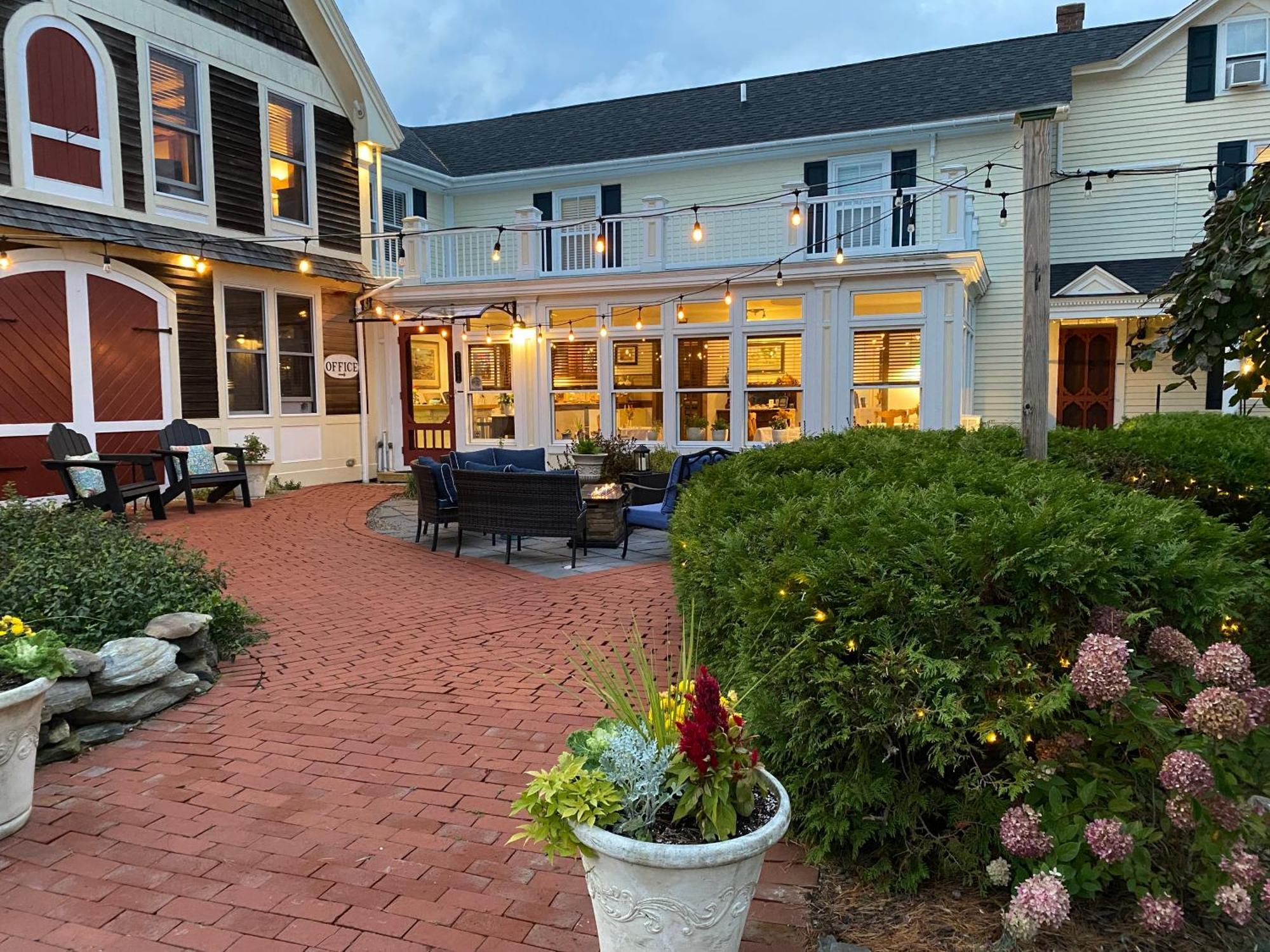 Spouter Inn Bed & Breakfast Lincolnville Exterior photo